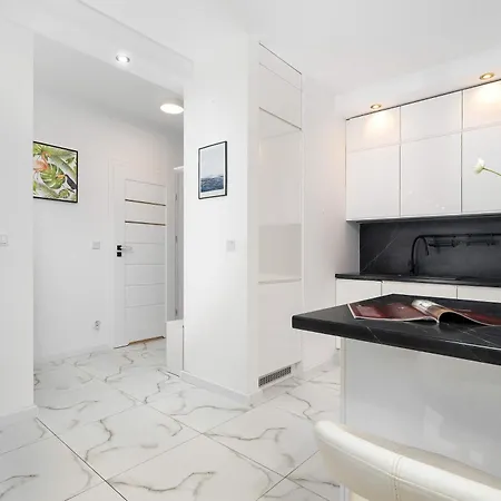 Nowoczesny Z Balkonem W Spokojnej Okolicy By Renters Poznań