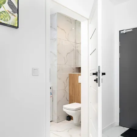 Nowoczesny Z Balkonem W Spokojnej Okolicy By Renters Poznań